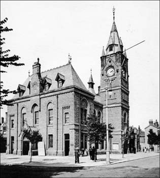 Photo of Town Hall in 1906
