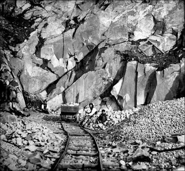 Photo of Trefor quarry workers c.1875