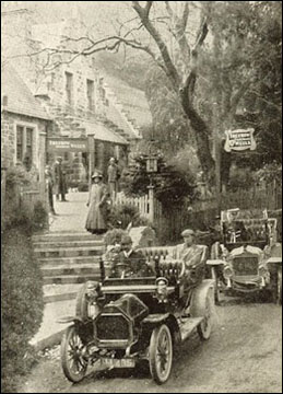 trefriw_spa_with_motor_cars