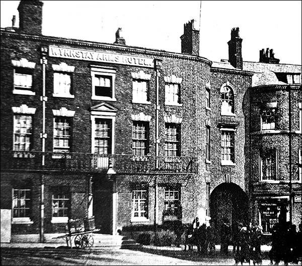 Old photo of the Wynnstay Arms Hotel