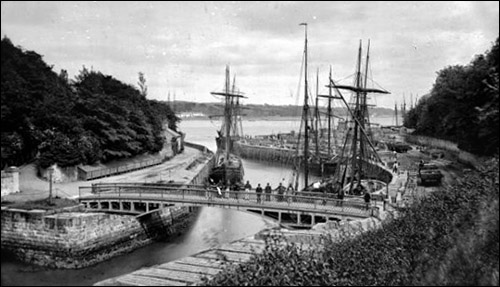 Photo of Y Felinheli dock Port Dinorwic c.1875