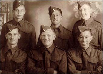 bargoed_george_james_enlisting